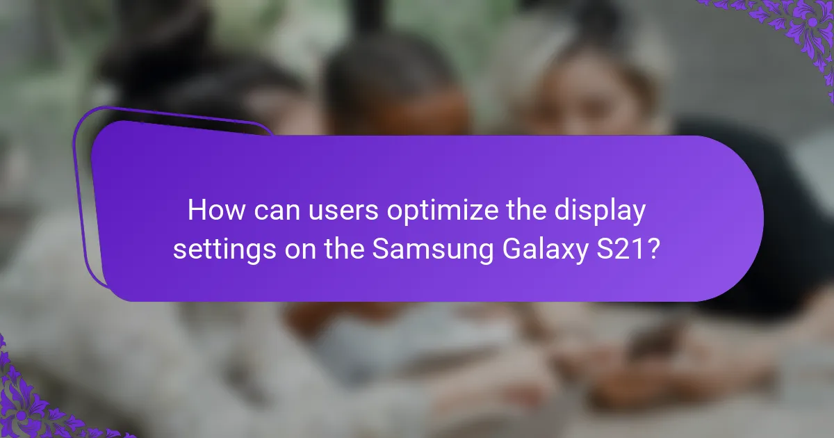 How can users optimize the display settings on the Samsung Galaxy S21?